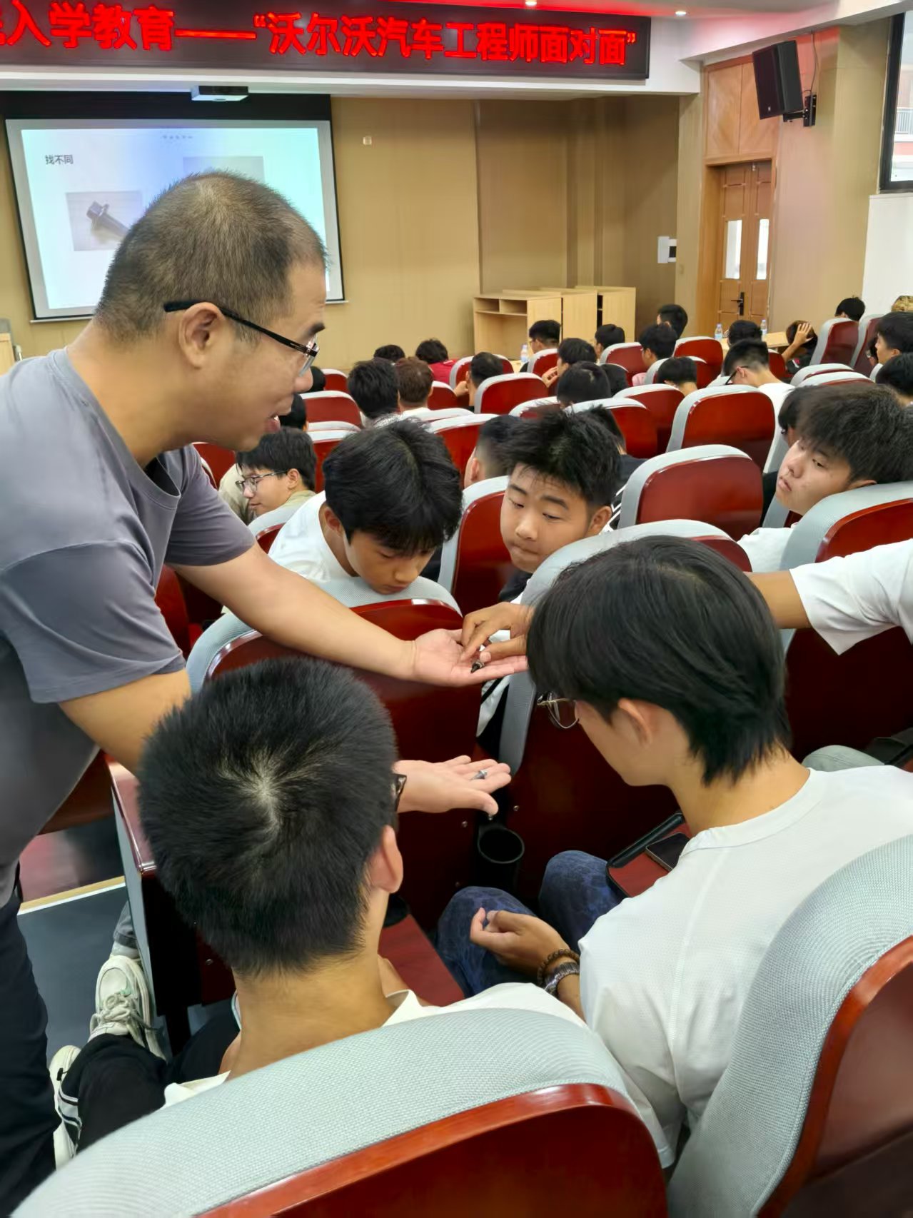 沃尔沃工程师进校园,助力学生职业发展(图4)